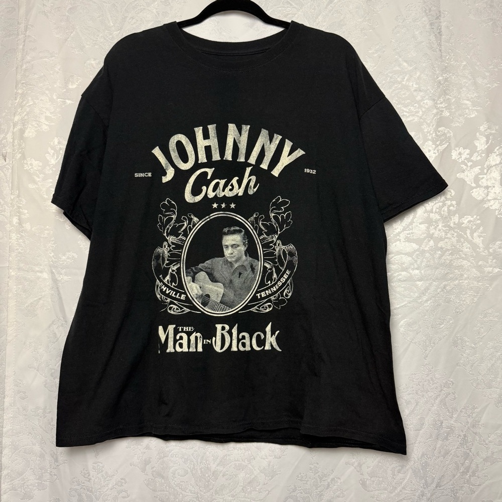 Johnny Cash Man in Black T-shirt Size XL